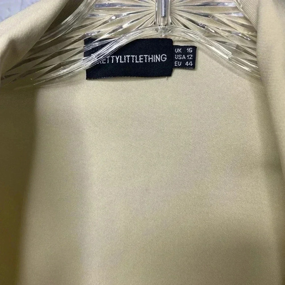 Pretty Little Thing Stone Oversized Drapey Button Detail Blazer - Picture 5 of 5